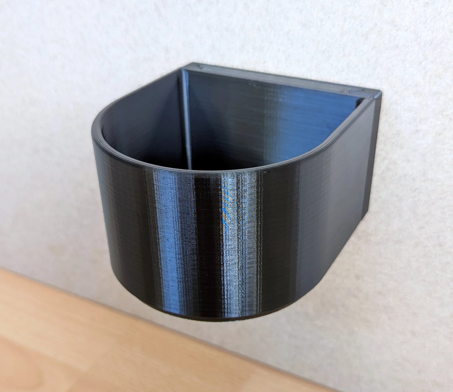 Hundenapf Wandmontage 0.7L – abnehmbar, robust & lebensmittelecht als Futterstation – schwarz