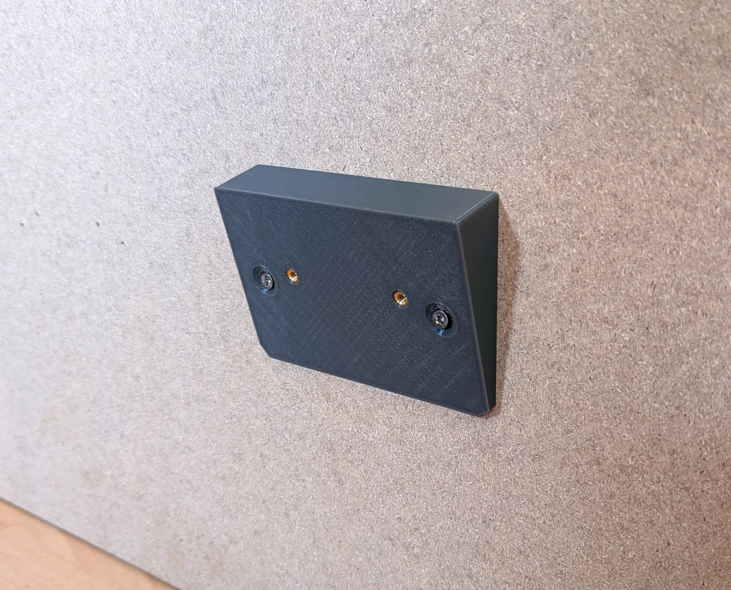 Winkeladapter für Hundenapf Wandmontage S – schräger Adapter als Futterstation/Hundebar, 0.7 L