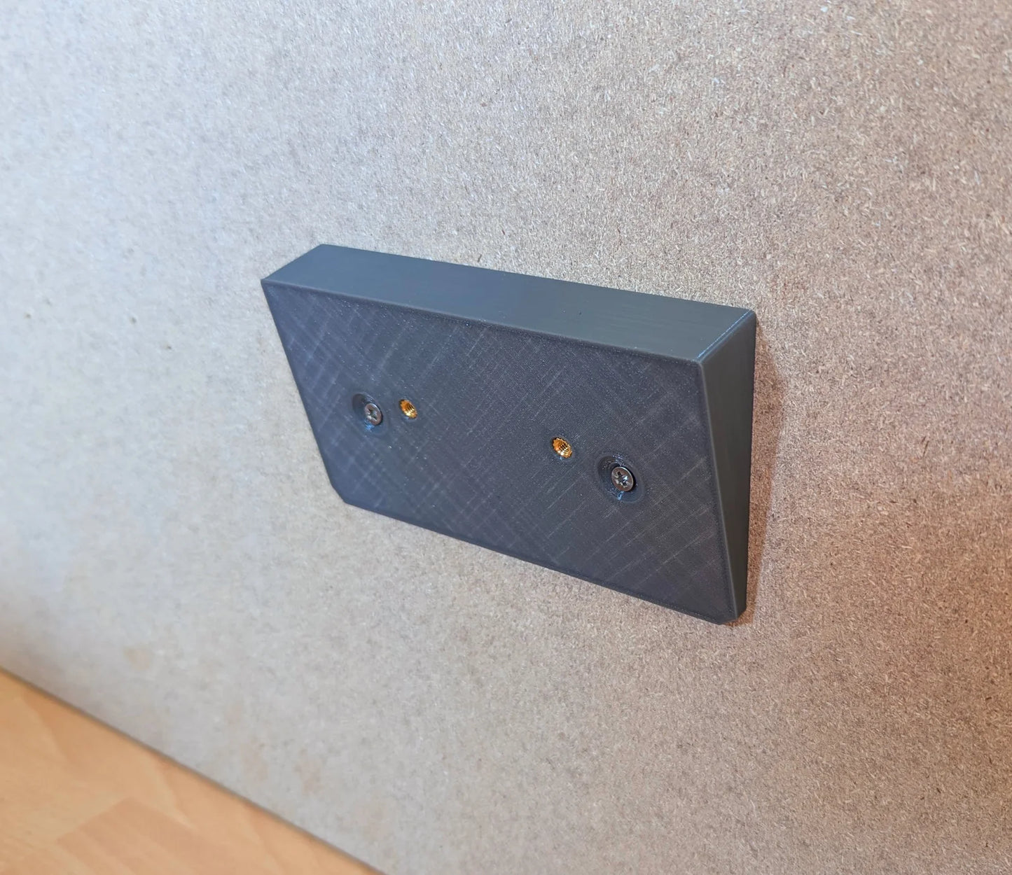 Winkeladapter für Hundenapf Wandmontage M – schräger Adapter als Futterstation/Hundebar, 1.0 L