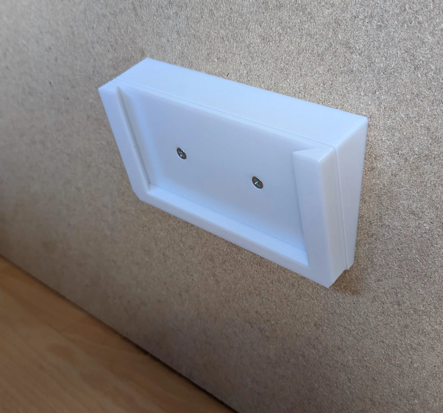 Winkeladapter für Hundenapf Wandmontage M – schräger Adapter als Futterstation/Hundebar, 1.0 L